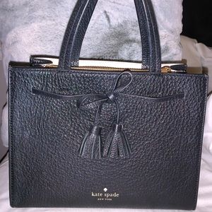 Women’s Kate Spade purse & comes with small wallet!